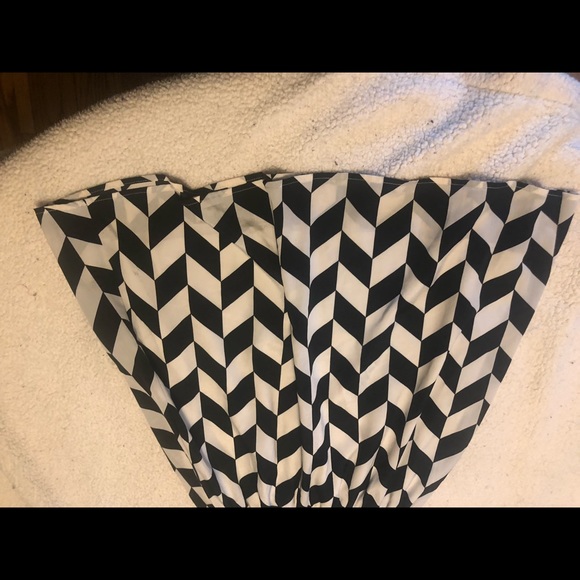 Black and White Spaghetti Strap Dress - Picture 4 of 7